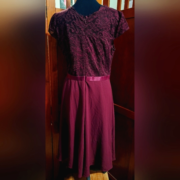 MIUSOL women's short sleeve dress with lace overlay on bodice. Size XL - Picture 4 of 6
